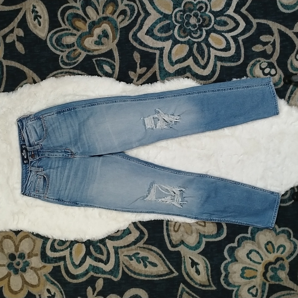 Hollister ultra high rise mom jean light wash distressed jeans 00